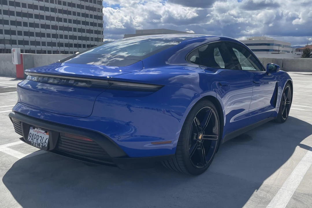 2022 Porsche Taycan 4S - Image 23 of 31