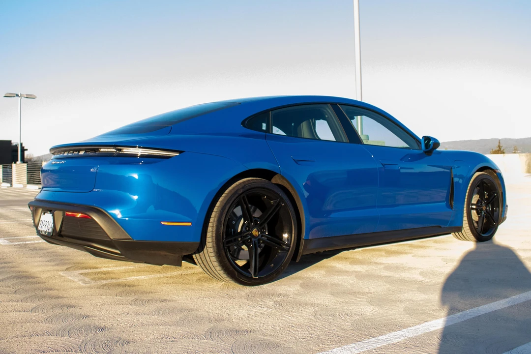2022 Porsche Taycan 4S - Image 25 of 31