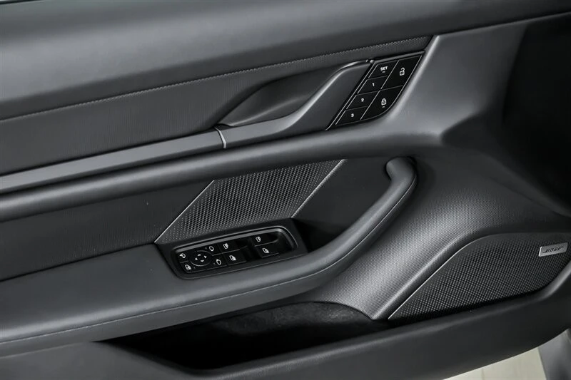 2022 Porsche Taycan 4S - Image 17 of 21