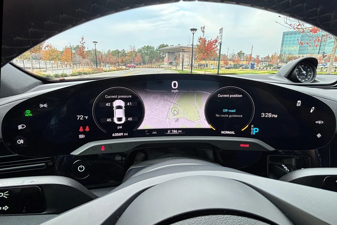 2022 Porsche Taycan 4S - Image 28 of 31