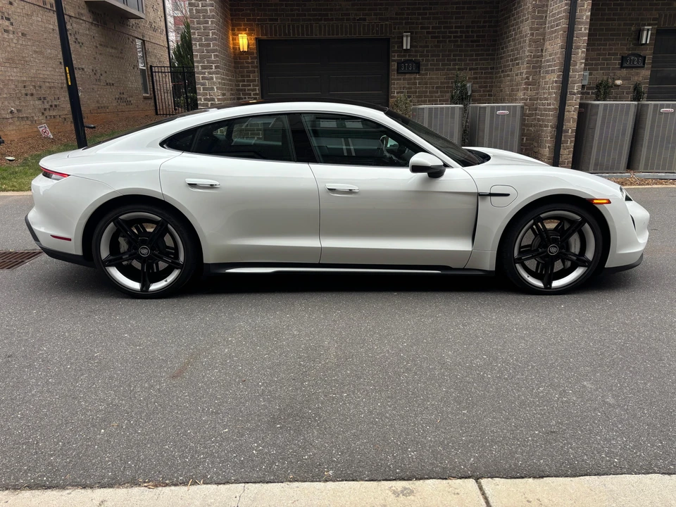 2022 Porsche Taycan 4S - Image 8 of 31