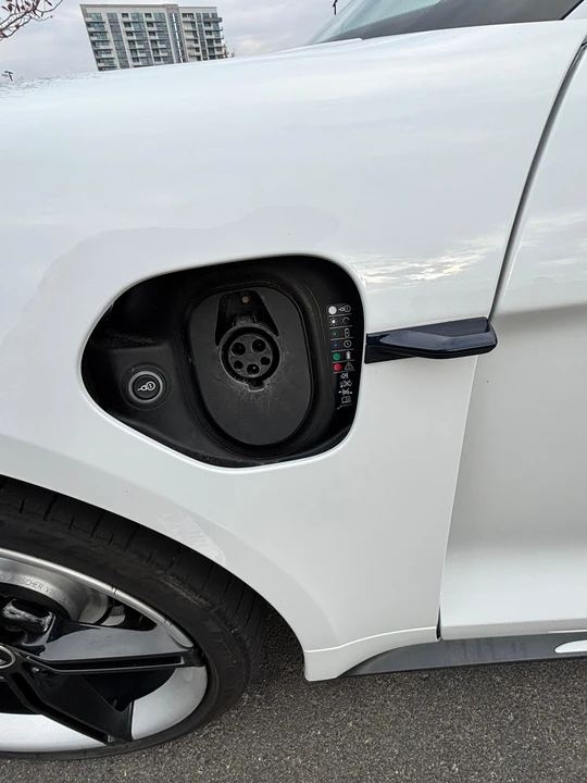 2022 Porsche Taycan 4S - Image 19 of 31