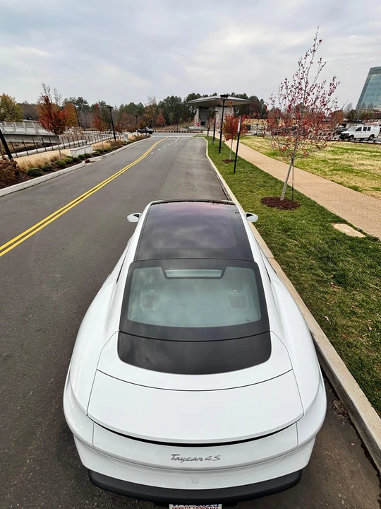 2022 Porsche Taycan 4S - Image 18 of 31