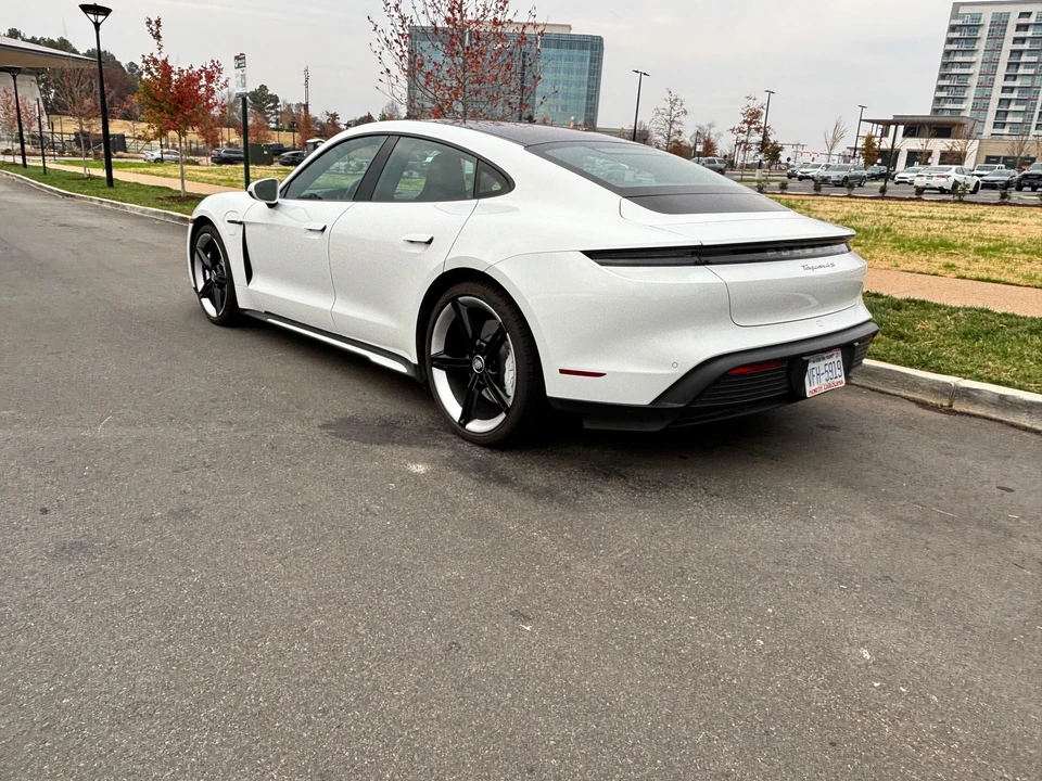 2022 Porsche Taycan 4S - Image 13 of 31