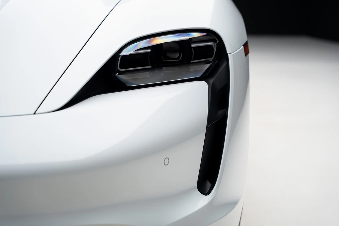 2022 Porsche Taycan 4S - Image 9 of 21