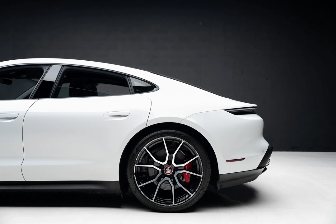 2022 Porsche Taycan 4S - Image 19 of 21