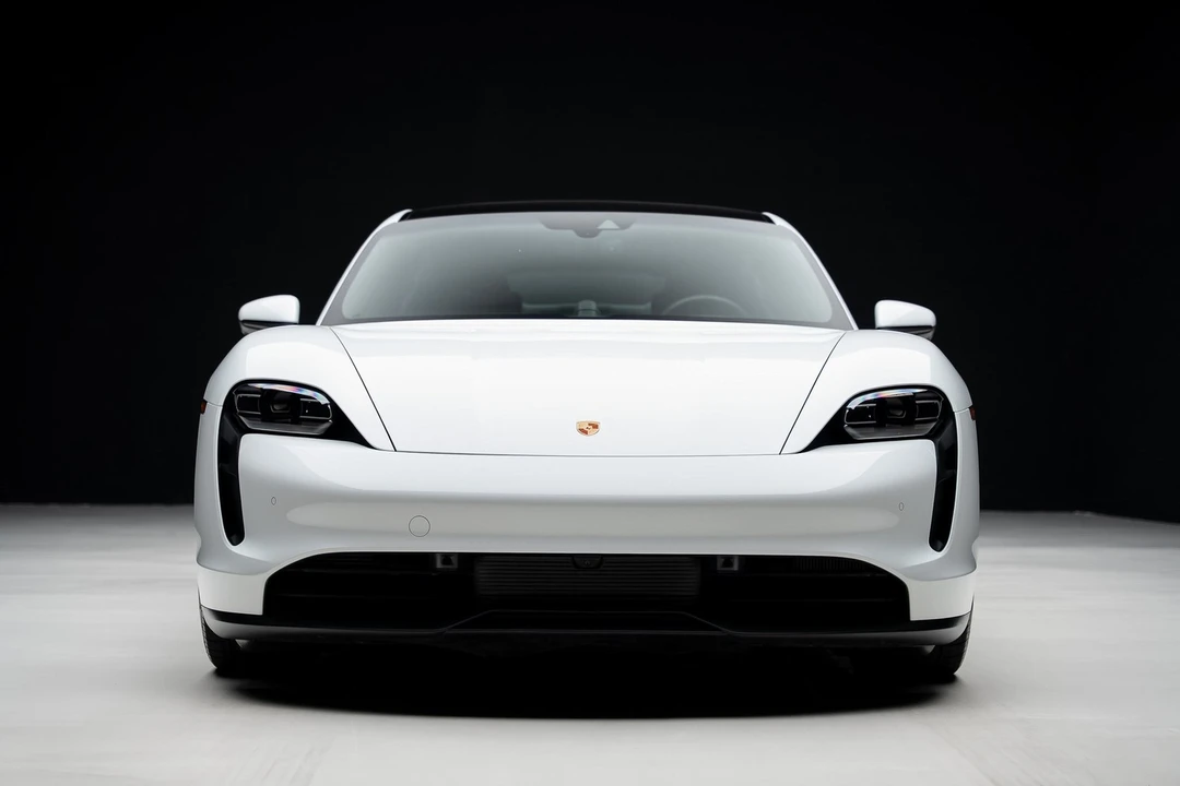 2022 Porsche Taycan 4S - Image 7 of 12