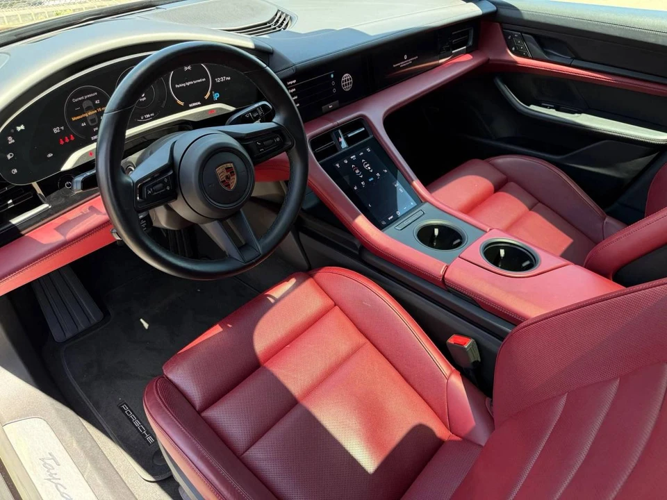 2022 Porsche Taycan 4S - Image 4 of 5