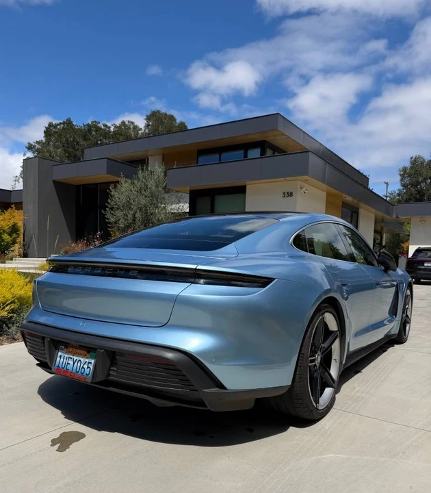 2022 Porsche Taycan 4S - Image 11 of 18