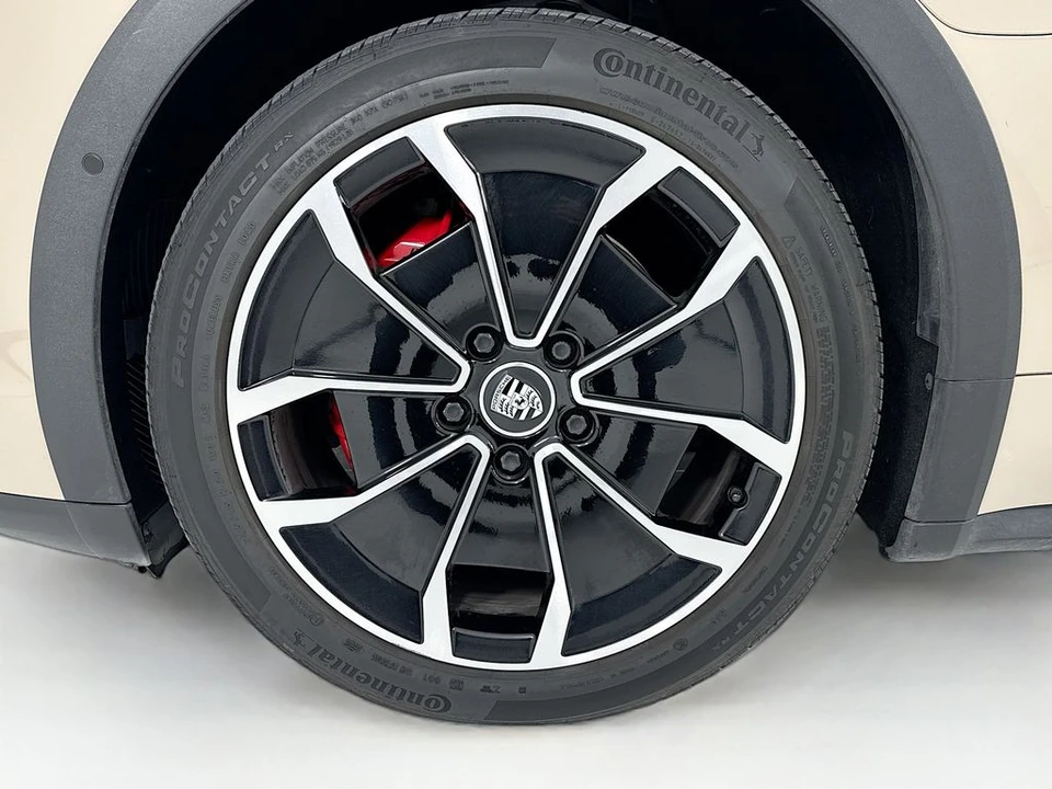 2022 Porsche Taycan Cross Turismo - Image 11 of 12