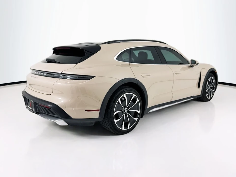 2022 Porsche Taycan Cross Turismo - Image 7 of 12
