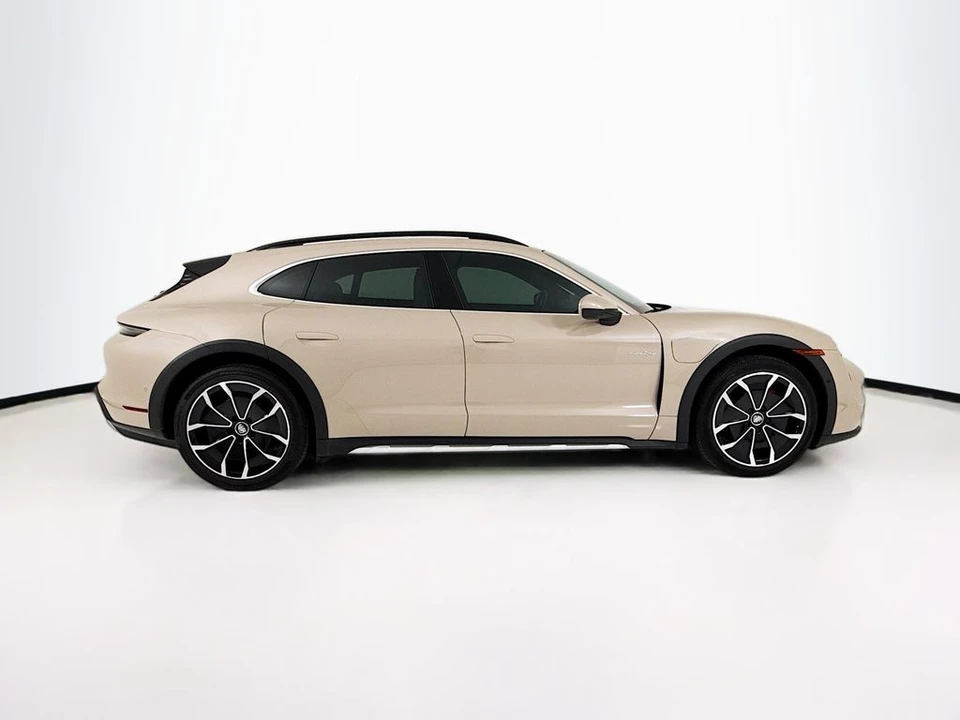 2022 Porsche Taycan Cross Turismo - Image 8 of 12