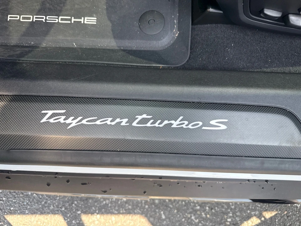 2022 Porsche Taycan Cross Turismo - Image 6 of 7