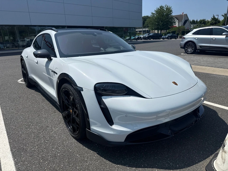 2022 Porsche Taycan Cross Turismo - Image 2 of 7