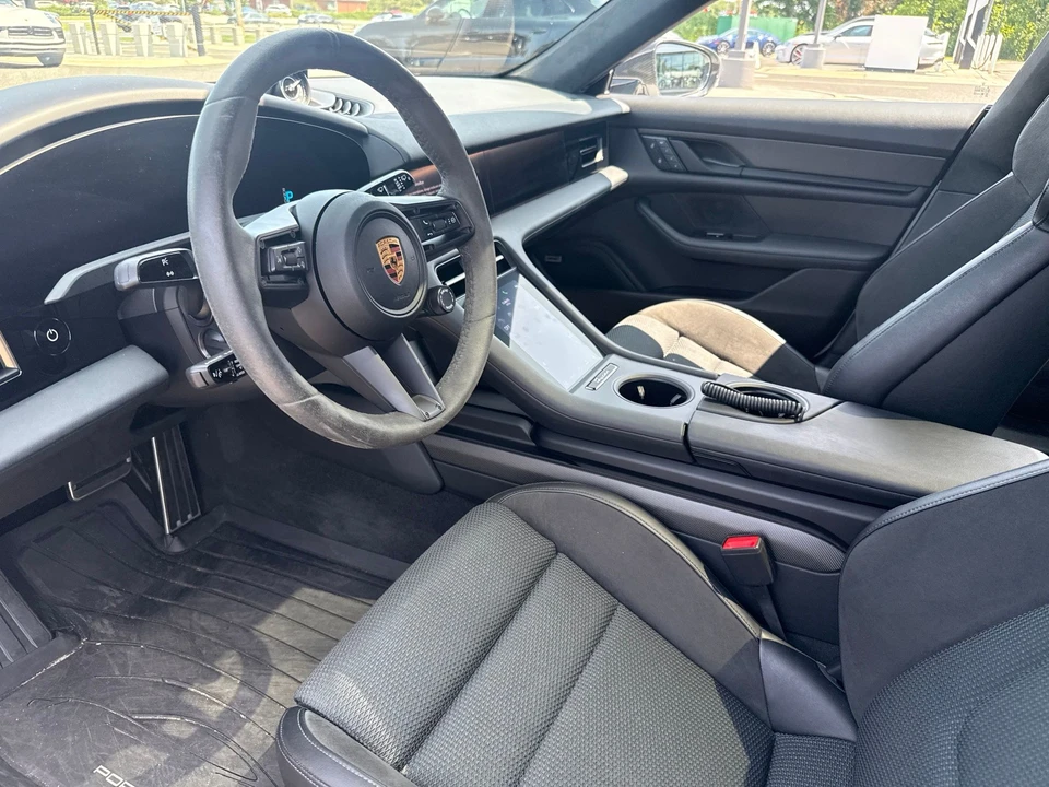 2022 Porsche Taycan Cross Turismo - Image 4 of 7
