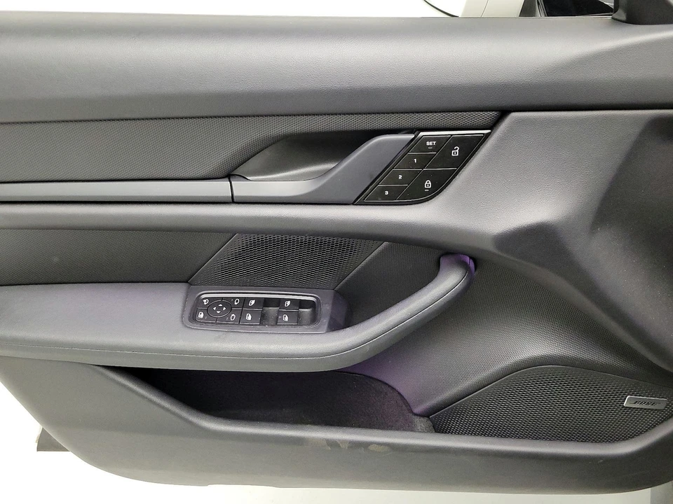 2022 Porsche Taycan Cross Turismo - Image 13 of 25