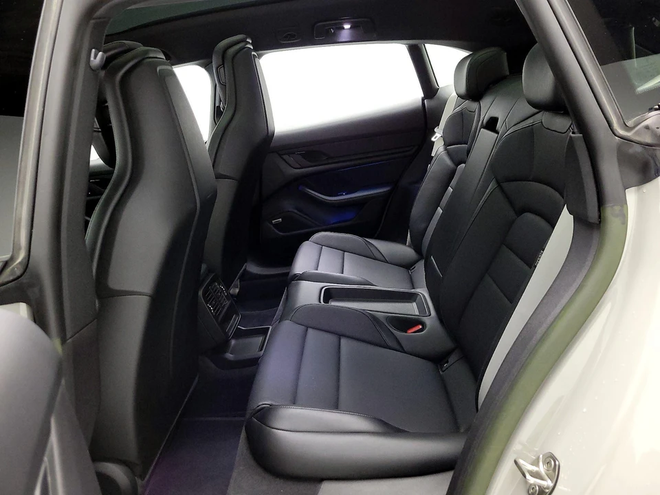 2022 Porsche Taycan Cross Turismo - Image 19 of 25