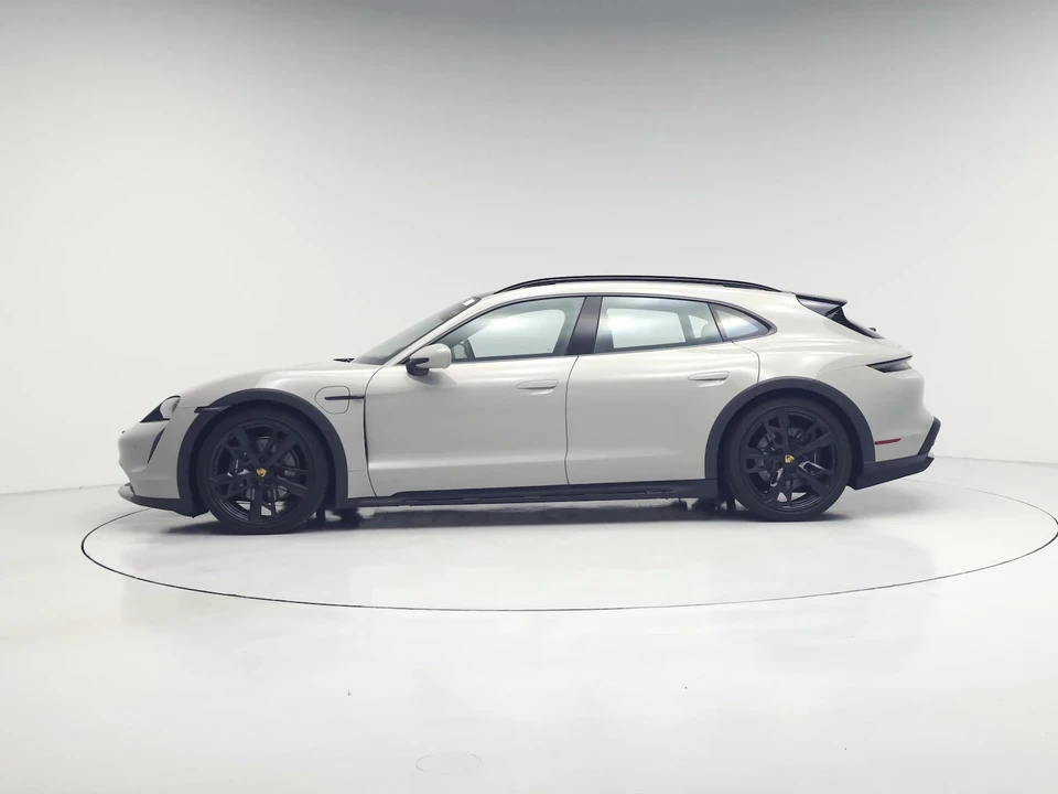 2022 Porsche Taycan Cross Turismo - Image 4 of 25