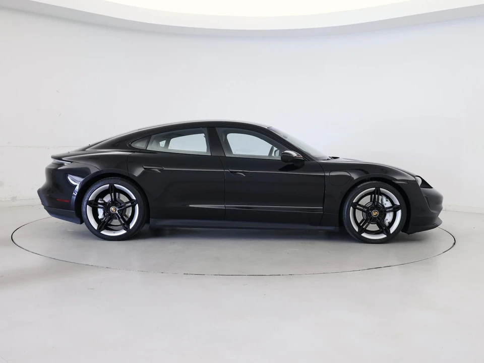 2022 Porsche Taycan 4S - Image 8 of 26