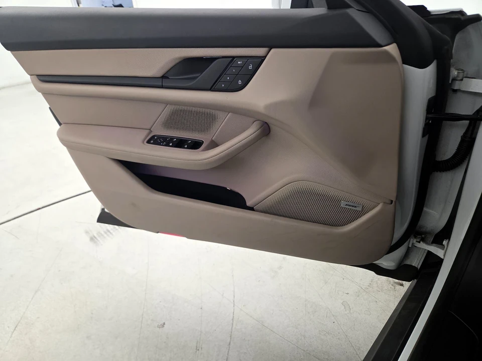2022 Porsche Taycan - Image 13 of 27