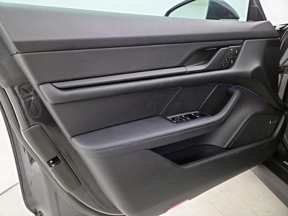 2022 Porsche Taycan - Image 13 of 28