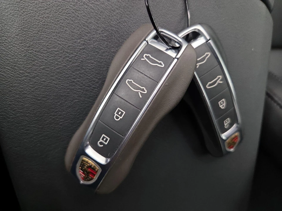 2022 Porsche Taycan - Image 25 of 28