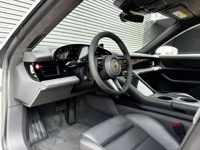 2022 Porsche Taycan GTS - Image 4 of 8