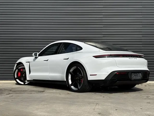 2022 Porsche Taycan GTS - Image 3 of 8
