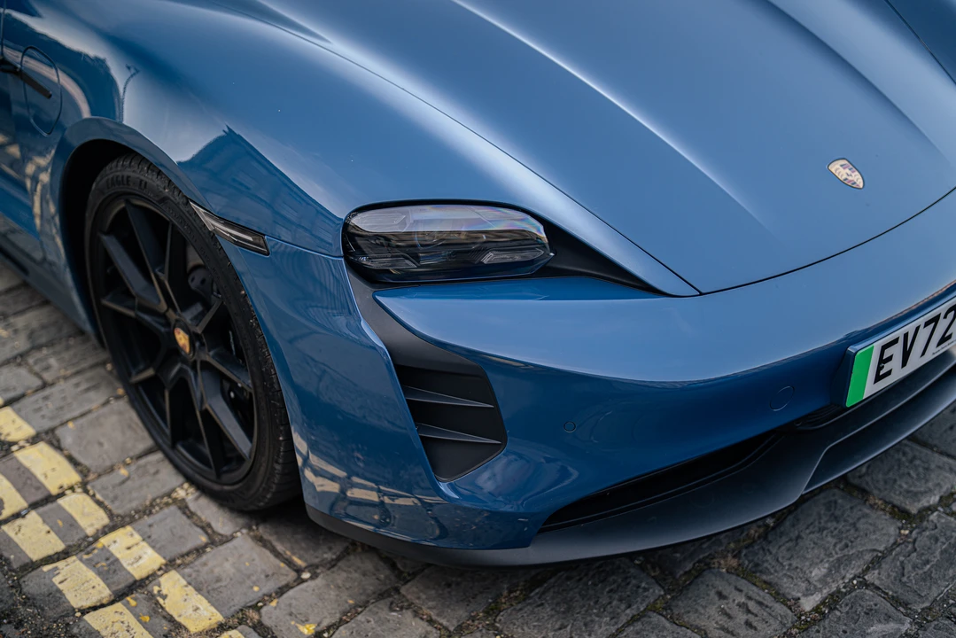 2022 Porsche Taycan GTS - Image 18 of 31