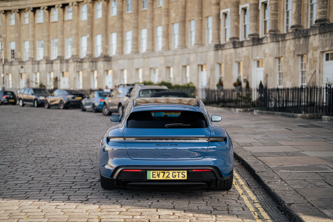 2022 Porsche Taycan GTS - Image 7 of 31