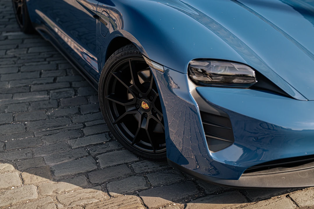 2022 Porsche Taycan GTS - Image 22 of 31