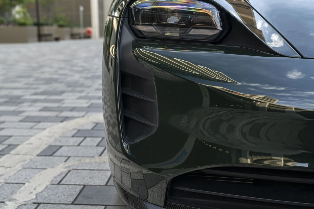 2022 Porsche Taycan GTS - Image 17 of 31