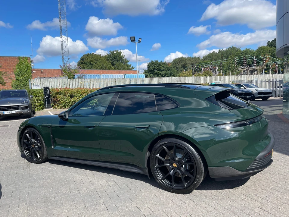 2022 Porsche Taycan GTS - Image 9 of 31