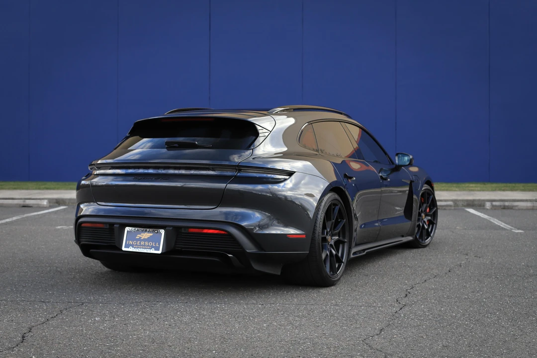 2022 Porsche Taycan GTS - Image 11 of 31