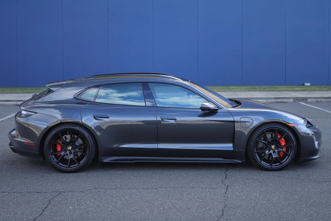 2022 Porsche Taycan GTS - Image 3 of 31