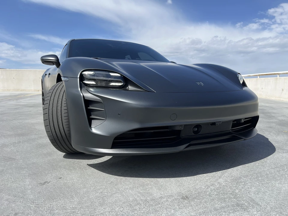 2022 Porsche Taycan Cross Turismo - Image 11 of 31