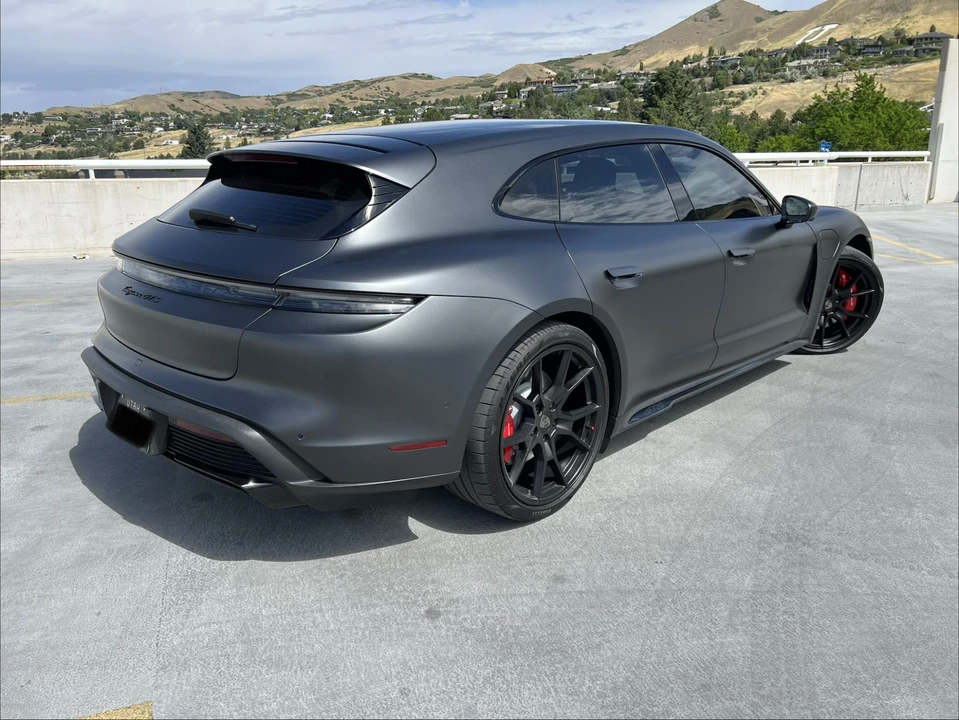 2022 Porsche Taycan Cross Turismo - Image 24 of 31