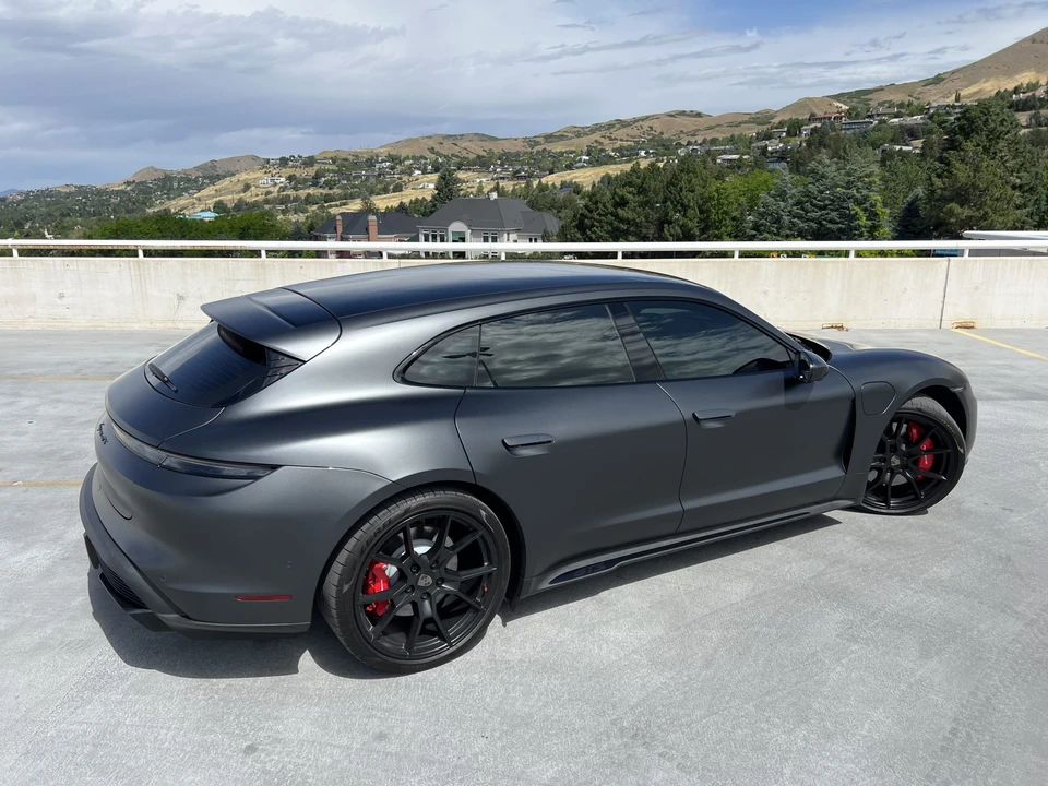 2022 Porsche Taycan Cross Turismo - Image 23 of 31