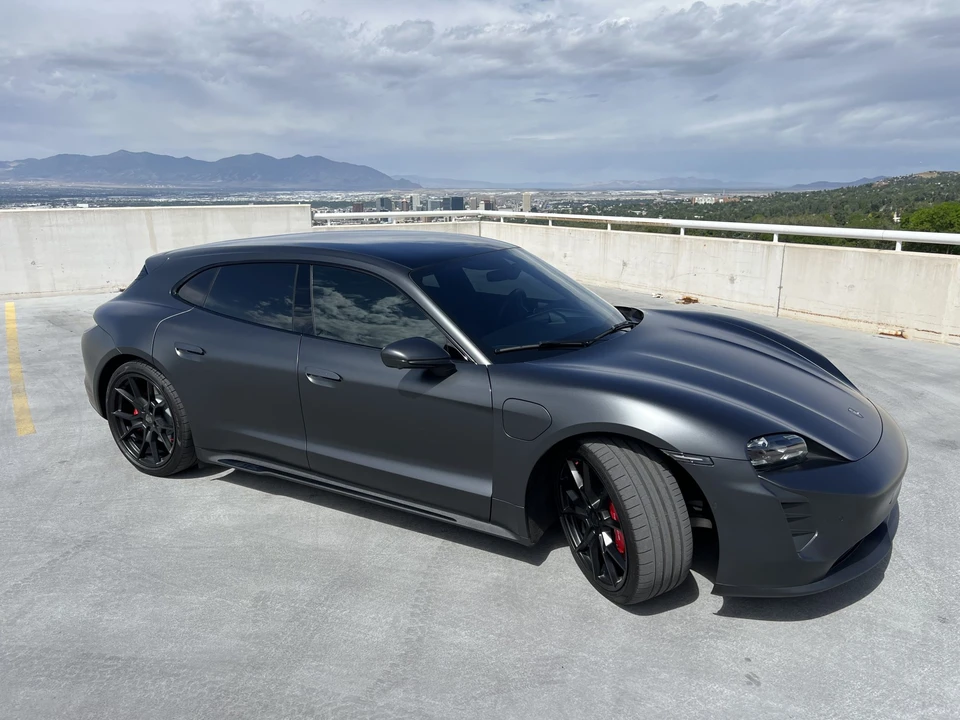 2022 Porsche Taycan Cross Turismo - Image 15 of 31