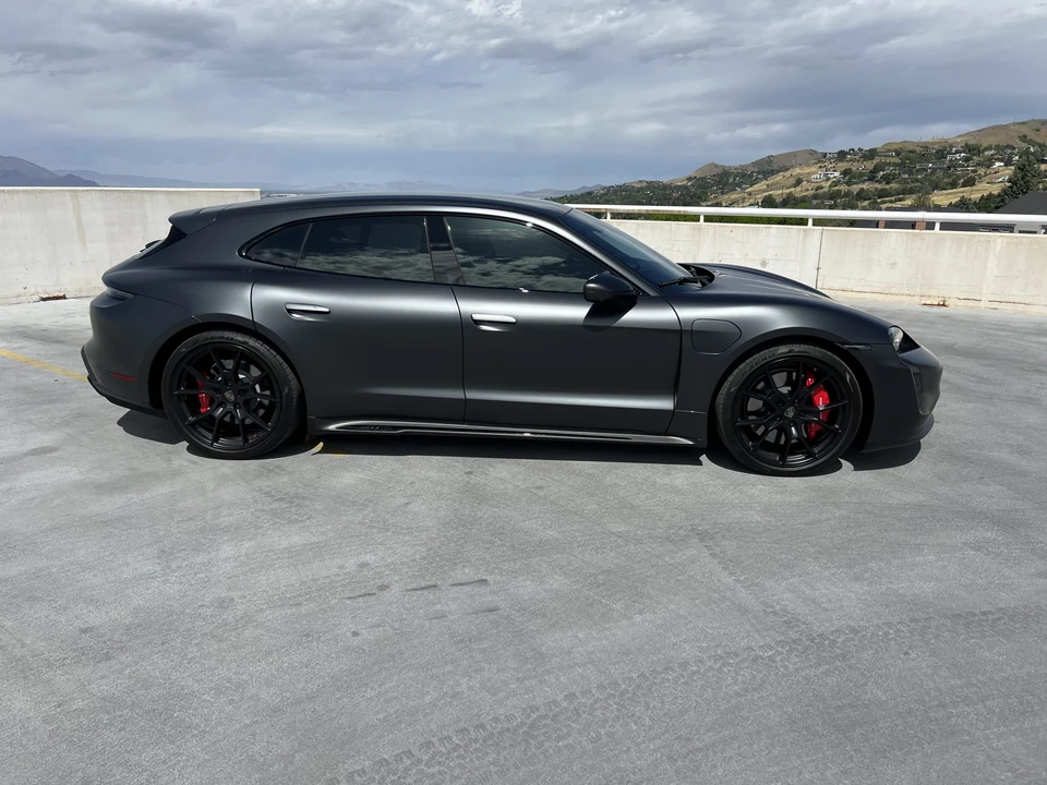 2022 Porsche Taycan Cross Turismo - Image 19 of 31