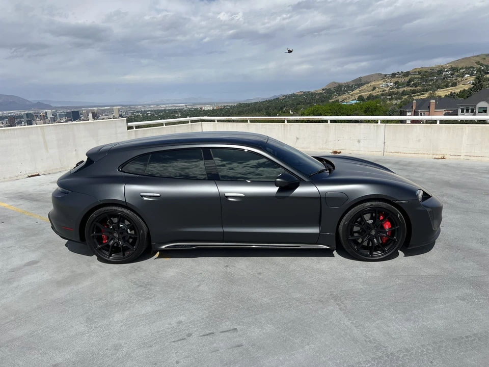 2022 Porsche Taycan Cross Turismo - Image 18 of 31