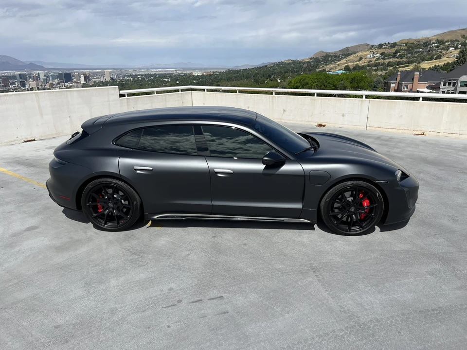 2022 Porsche Taycan Cross Turismo - Image 17 of 31