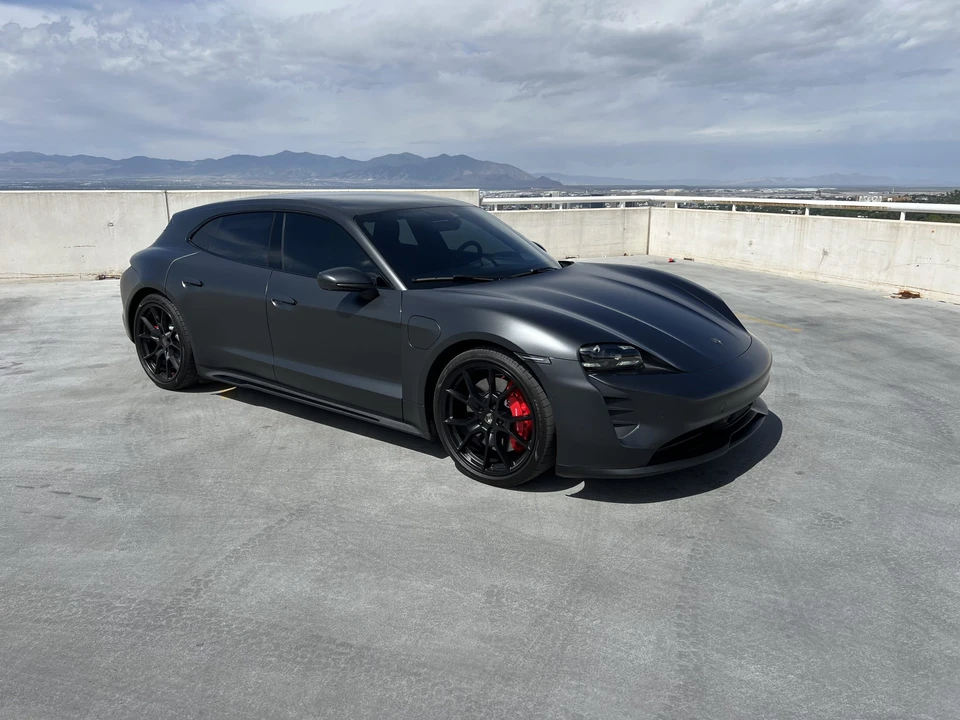 2022 Porsche Taycan Cross Turismo - Image 13 of 31