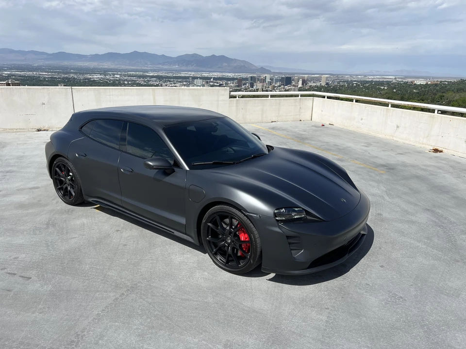 2022 Porsche Taycan Cross Turismo - Image 12 of 31