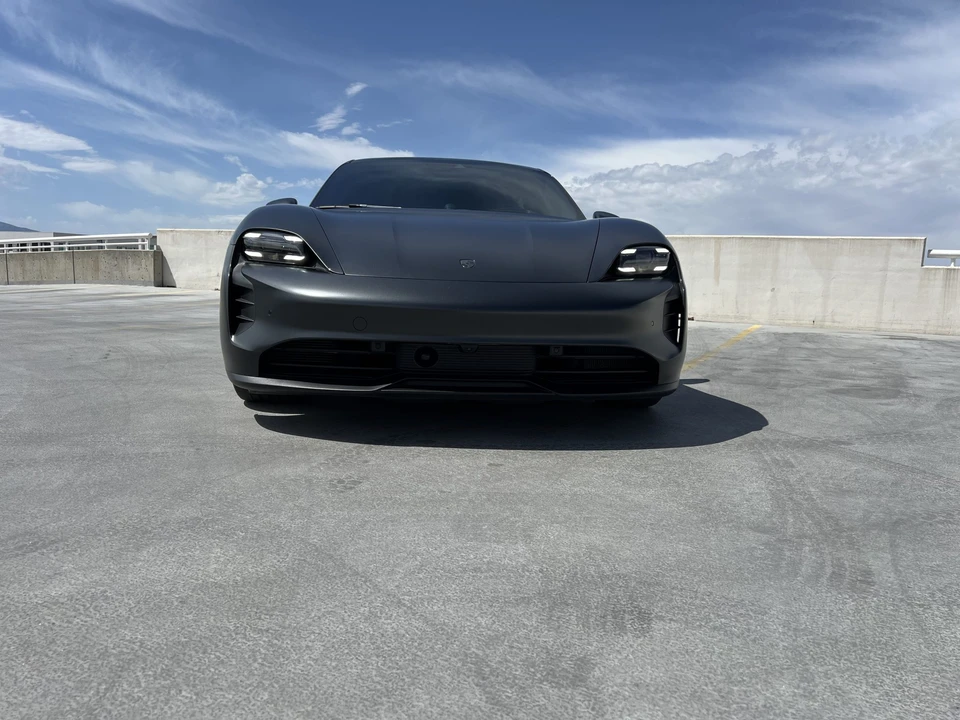 2022 Porsche Taycan Cross Turismo - Image 9 of 31