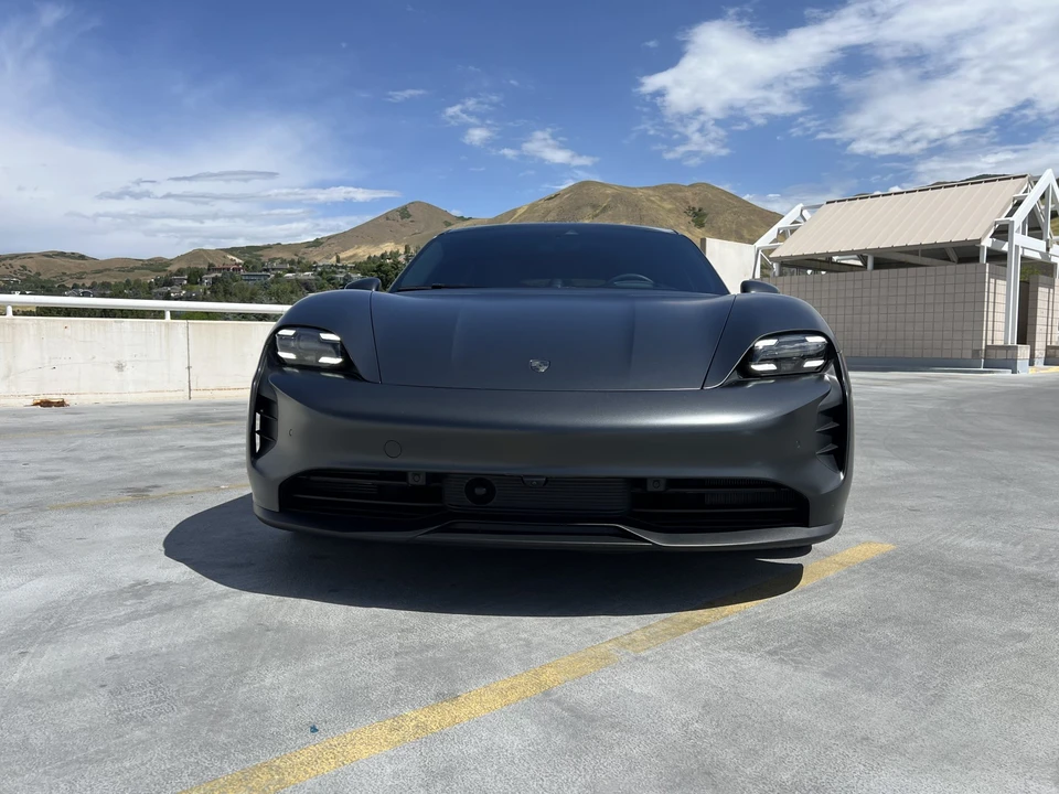 2022 Porsche Taycan Cross Turismo - Image 10 of 31