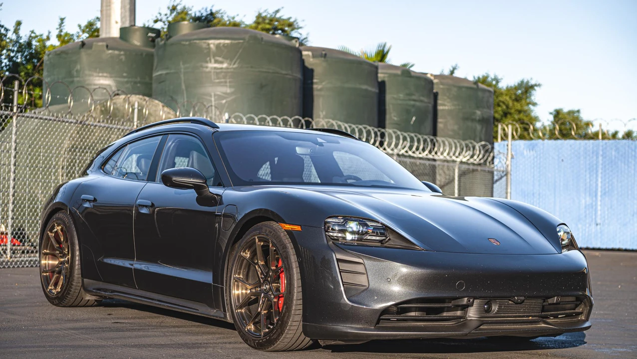 2022 Porsche Taycan GTS - Image 23 of 31