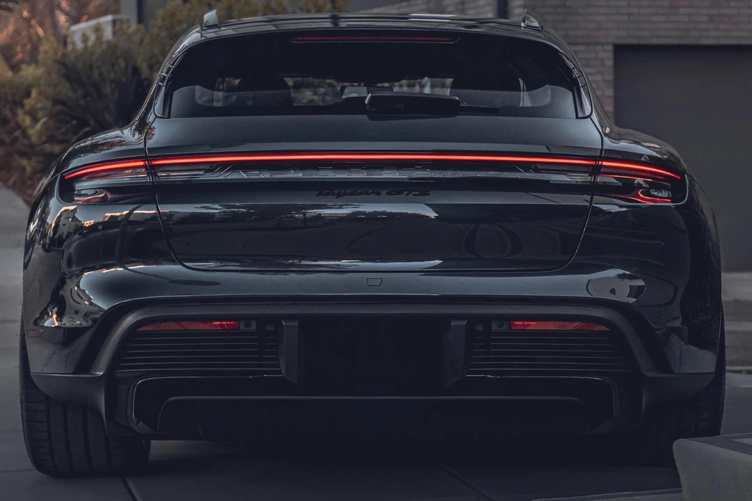 2022 Porsche Taycan GTS - Image 18 of 31