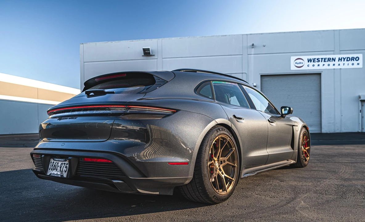 2022 Porsche Taycan GTS - Image 20 of 31
