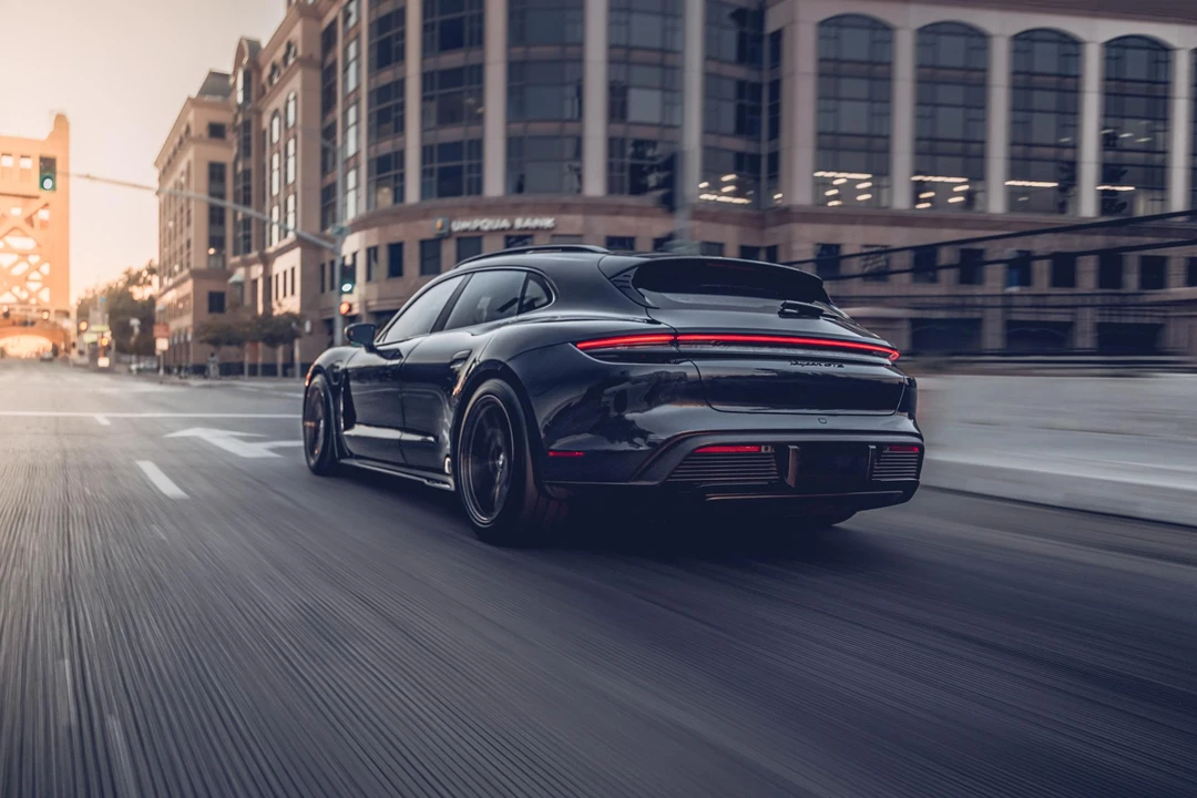 2022 Porsche Taycan GTS - Image 16 of 31